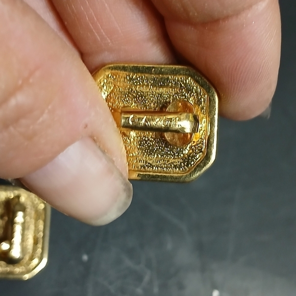 Square goldtone brown clip earrings avon - Picture 4 of 4